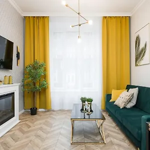 glamorous-apartment-old-town-cracow.krakowhotelspoland.com/